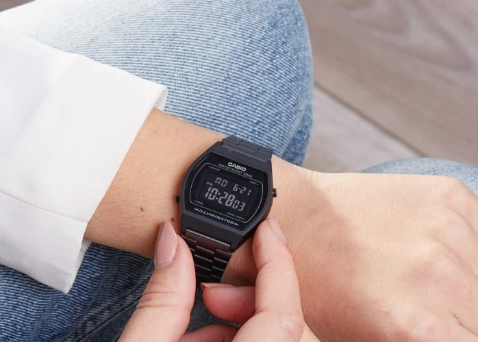 Casio B640WB-1B na ręce
