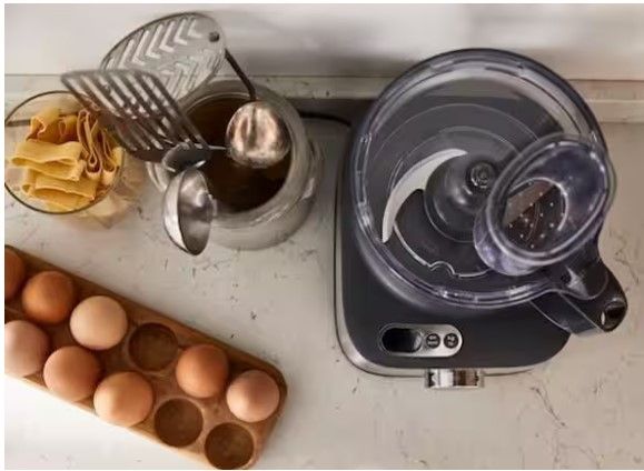 Kenwood KOMPAKTOWA KONSTRUKCJA