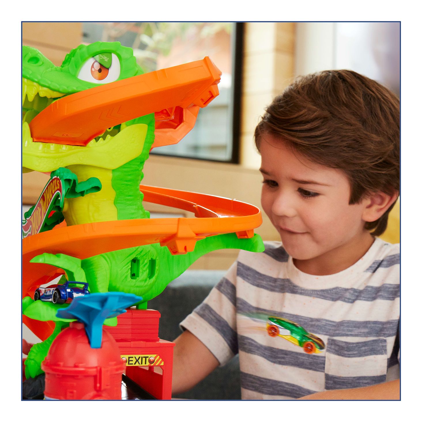 Hot Wheels Zakręcony tor Remiza T-rexa5