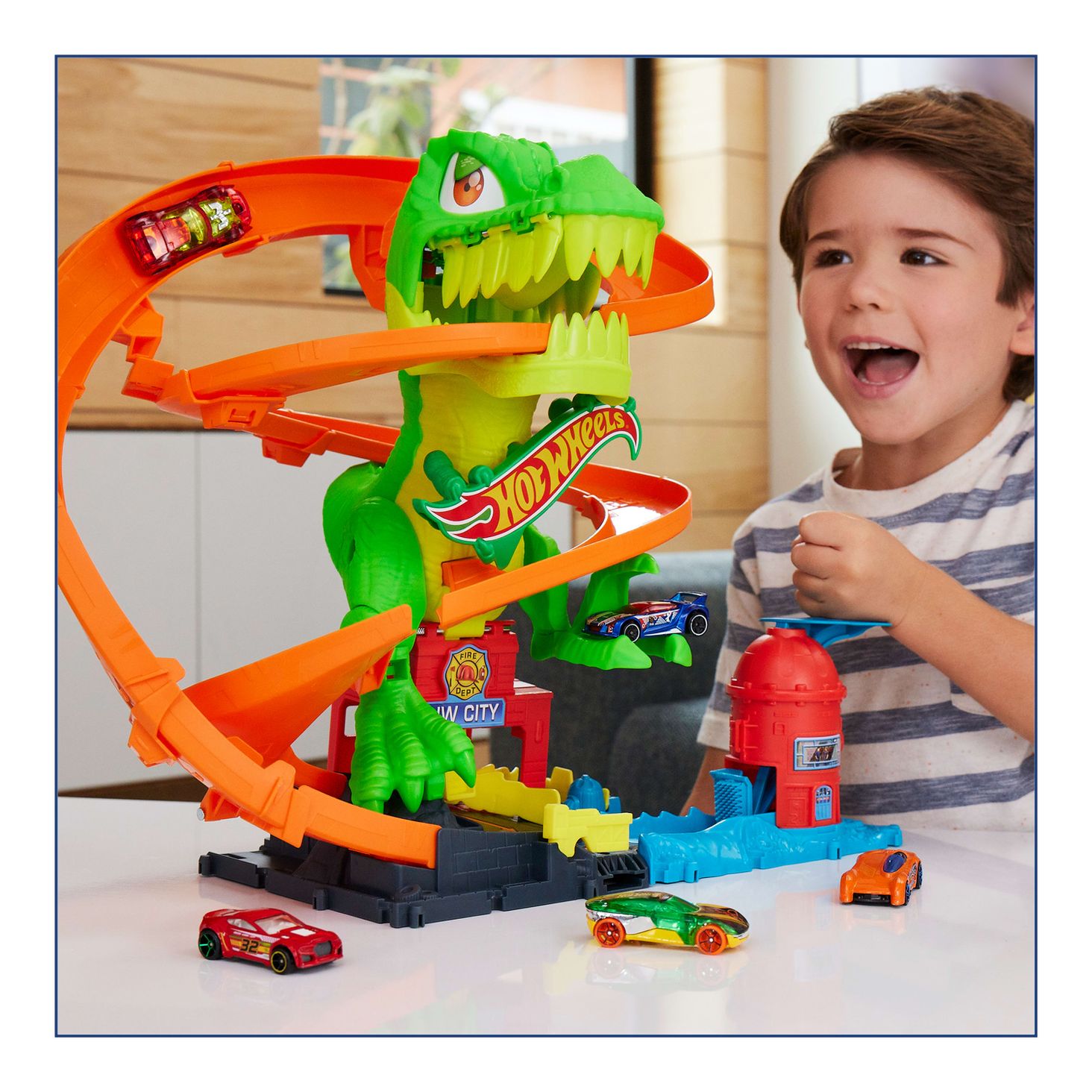 Hot Wheels Zakręcony tor Remiza T-rexa 3