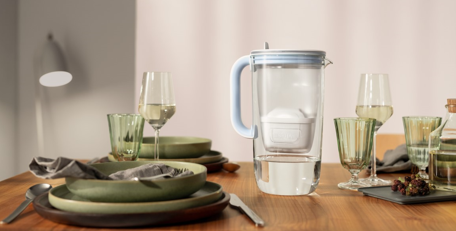 BRITA Glass lifestyle dzbanek na stole