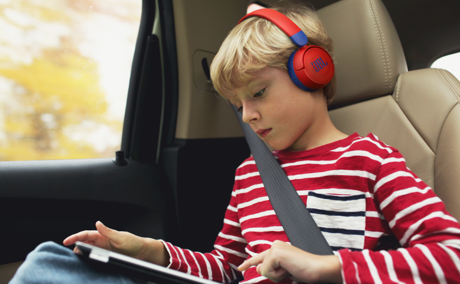 JBL Jr310BT lifestyle 2