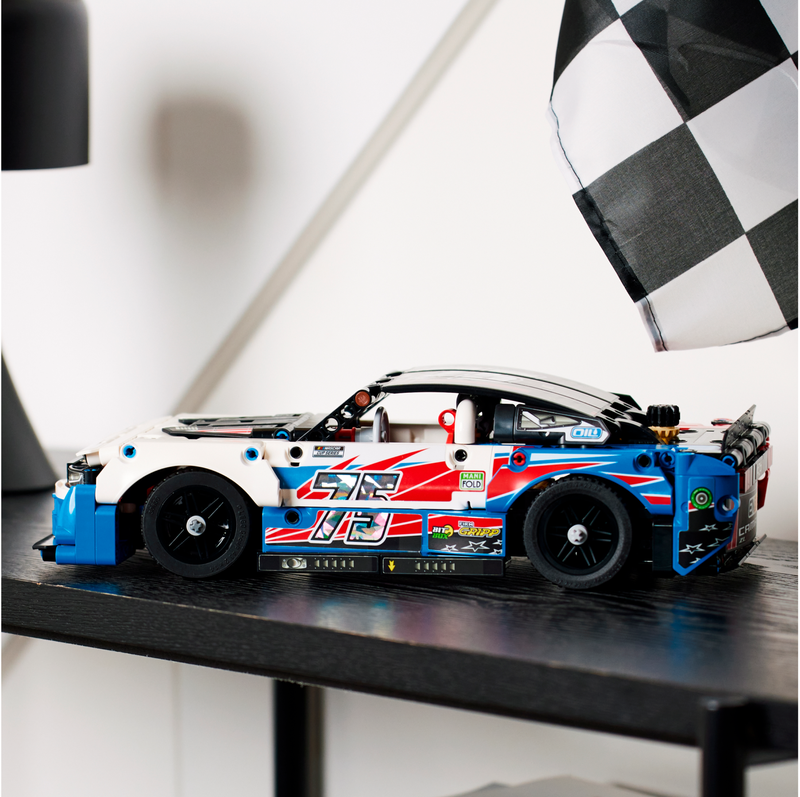 LEGO Technic 42153 Chevrolet Camaro ZL1 z serii NASCAR