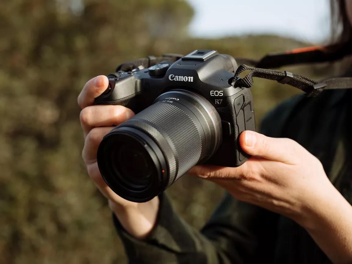 canon EOS R7