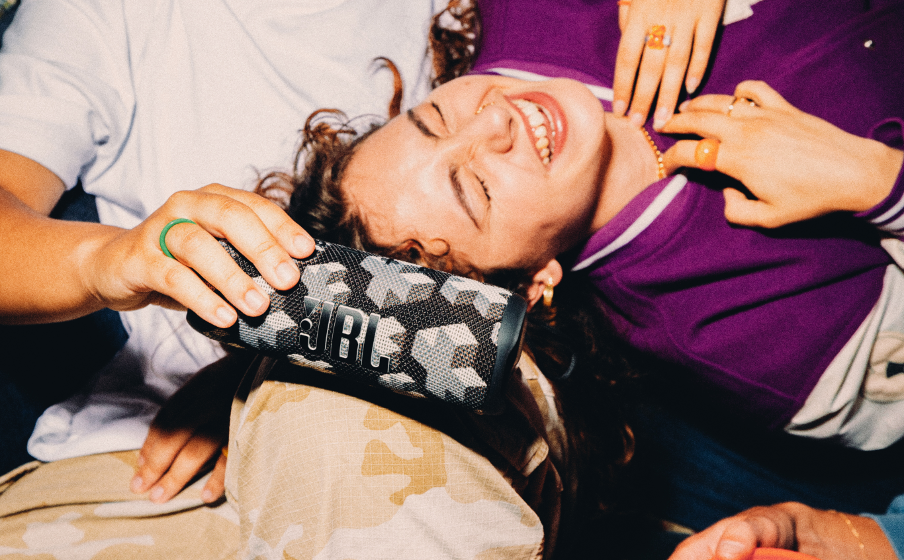 JBL Flip 6 Martin Garrix Edition lifestyle 3