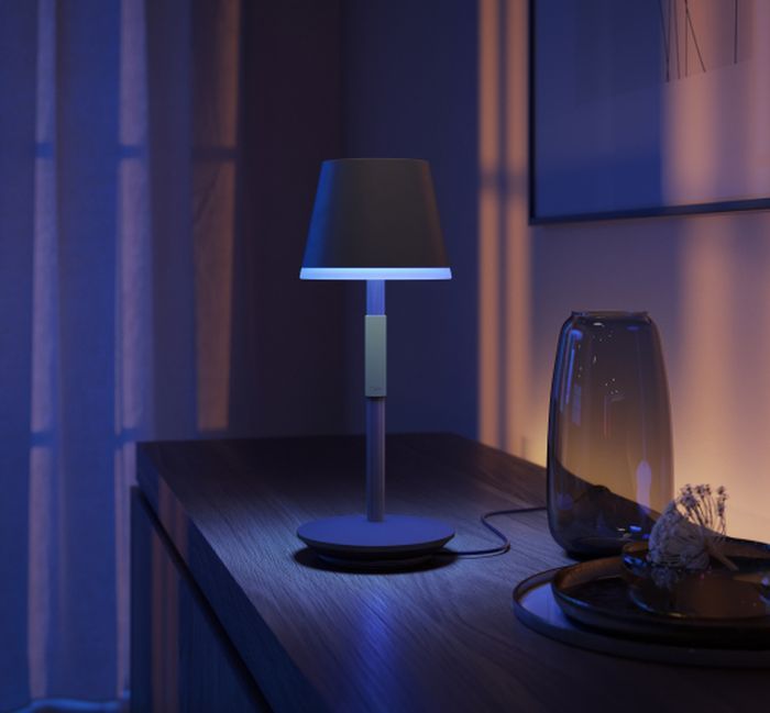 Philips Hue lampa Go czarna przyciemnianie