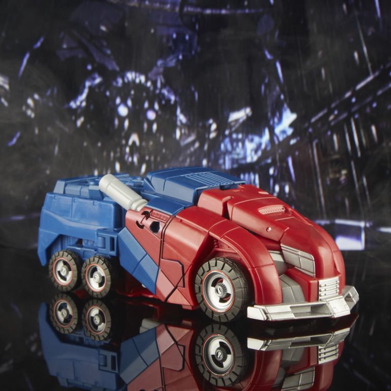Studio Series Voyager Optimus Prime F7242-3