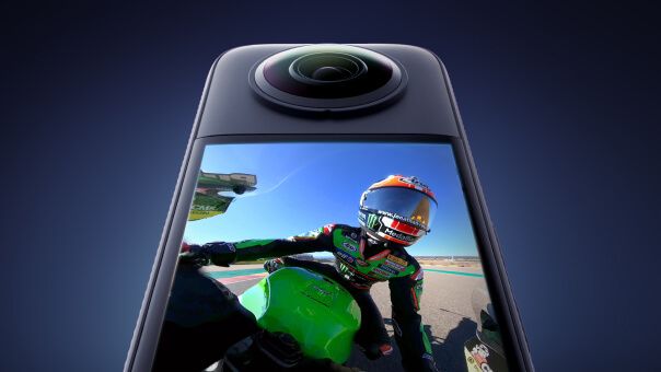 Insta360 X3 - ekran 2,29 cala