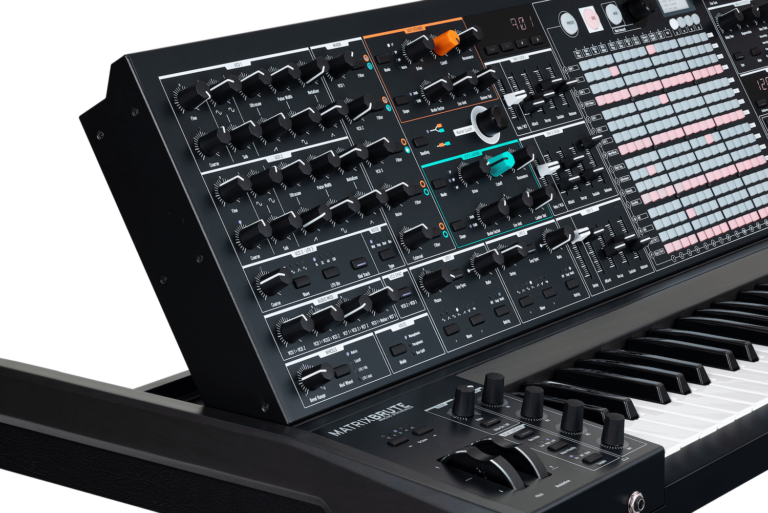 Arturia MatrixBrute Noir Edition
