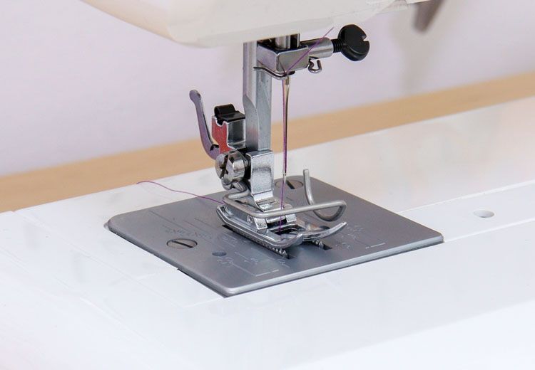 Janome Juno J15 - osłona igły
