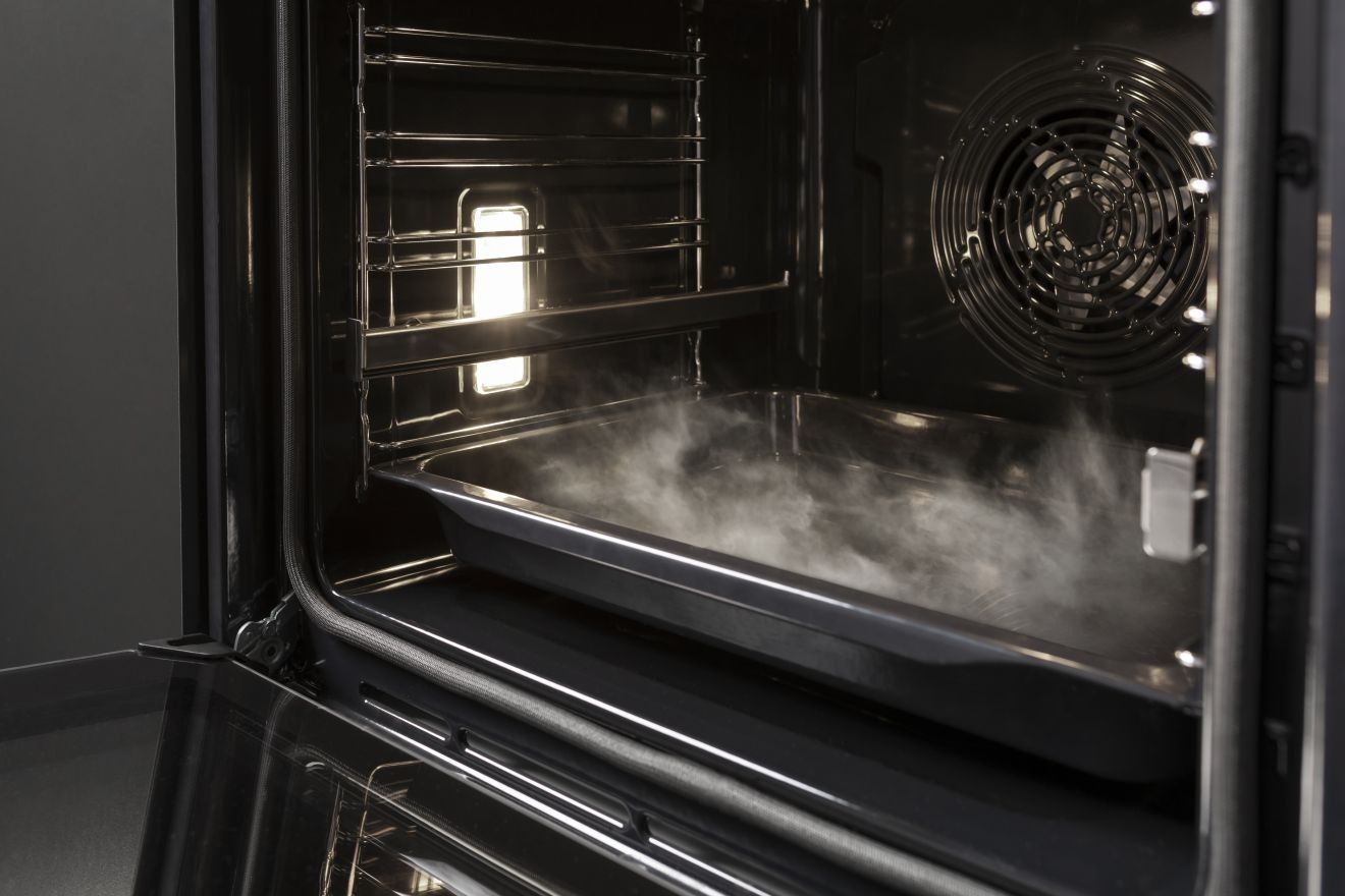 Hisense piekarnik steam clean