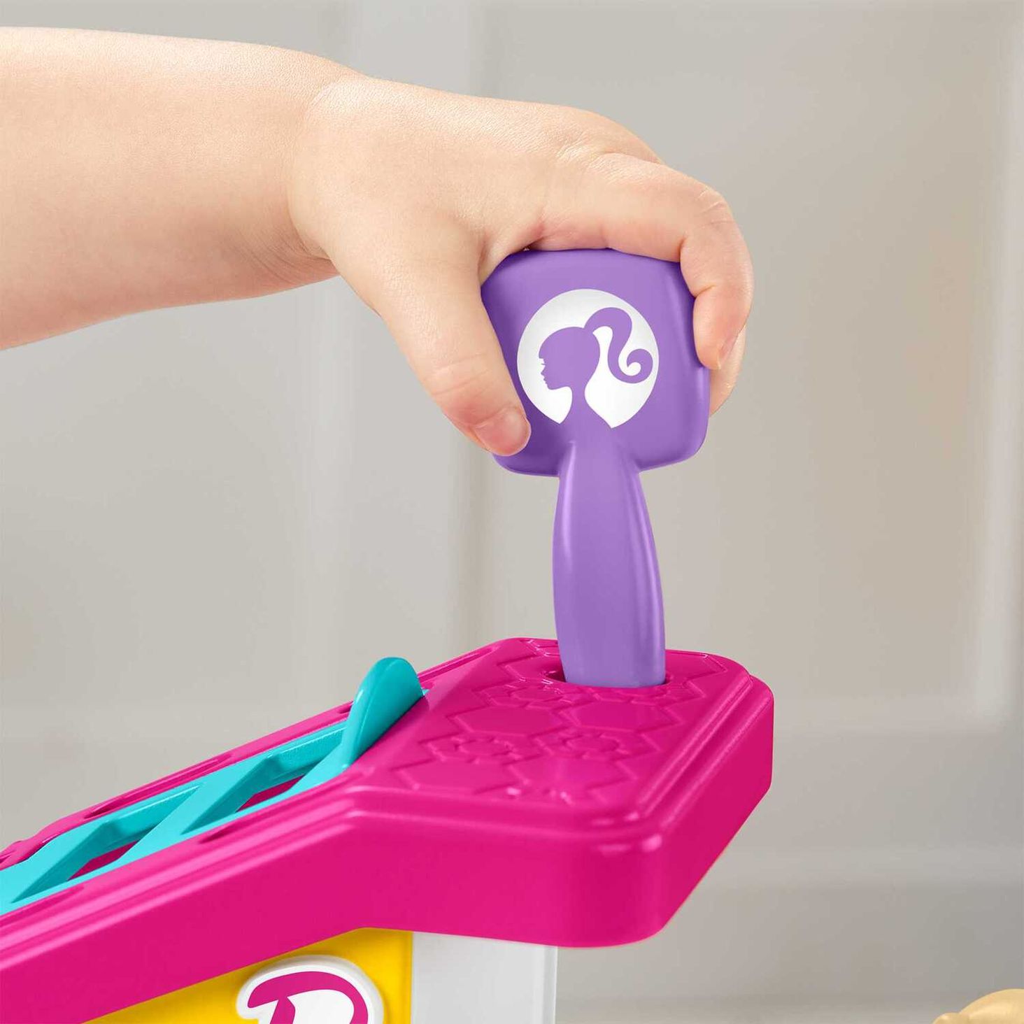 Little People® Barbie® Domek SPA dla zwierzątek3