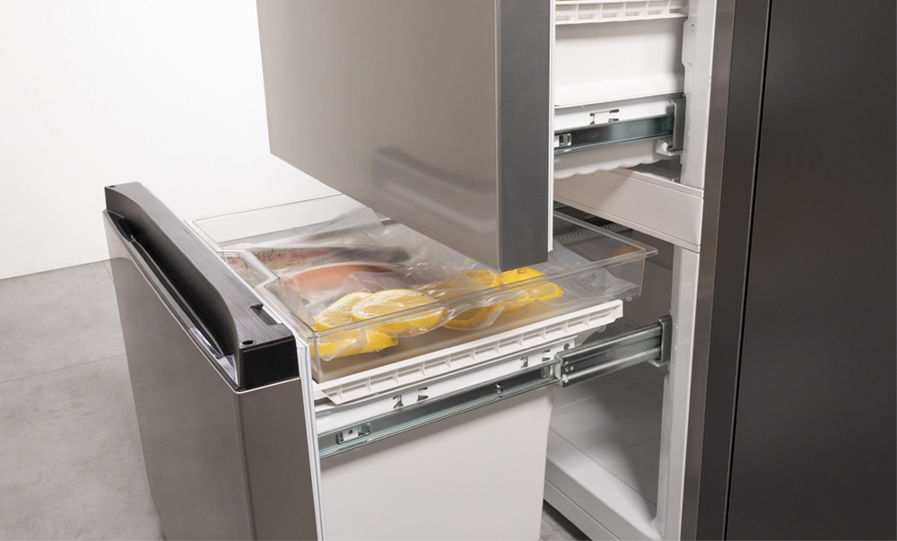 Hisense RM469N4ACE Szuflady z metalowymi prowadnicami