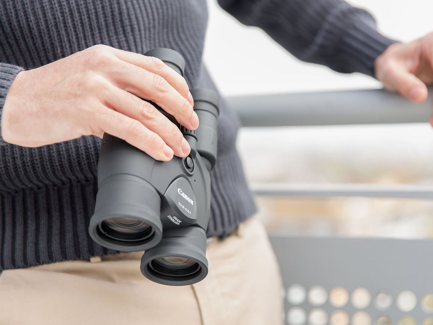 Canon 12x36 IS III lornetka 1