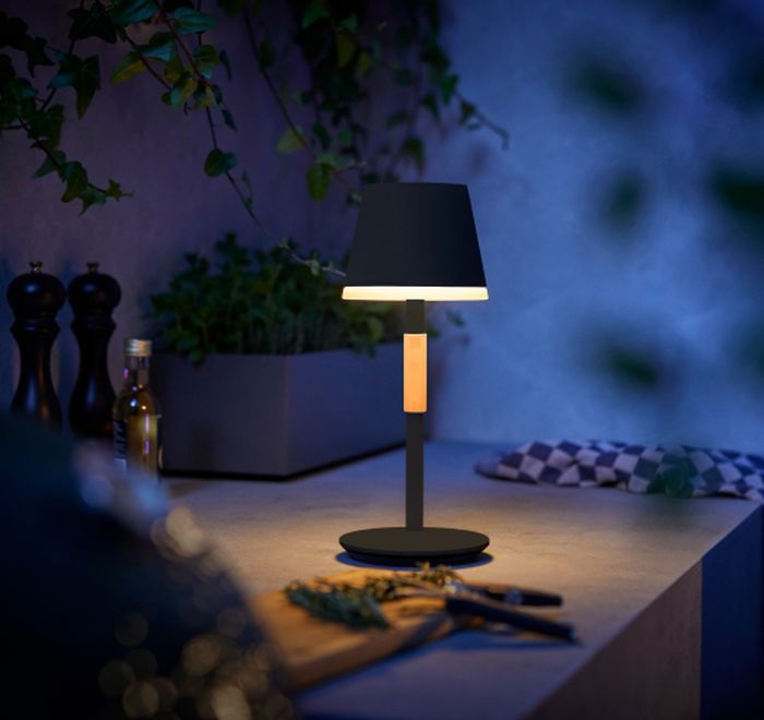 Philips Hue lampa Go czarna aranżacje