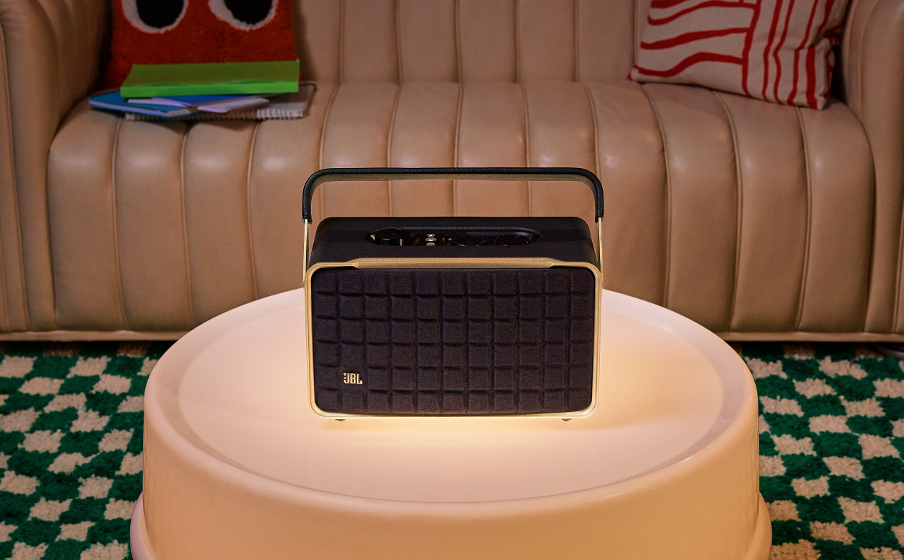 JBL Authentics 300 lifestyle 2
