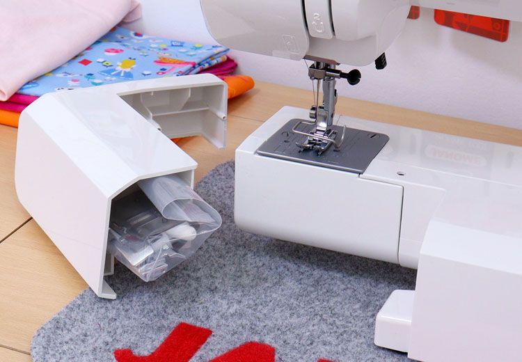 Janome Juno J15 - schowek