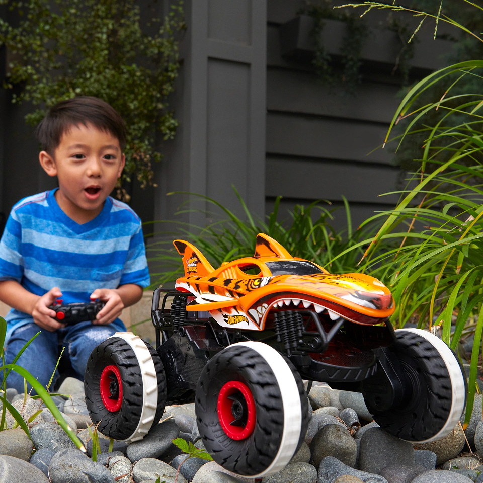 Hot Wheels Monster Trucks R/C Tiger Shark HNV03 3