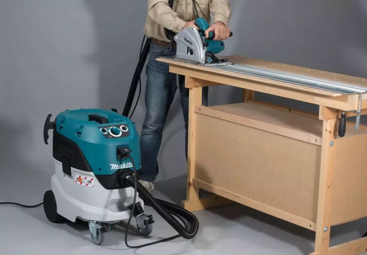Makita VC4210L w użyciu