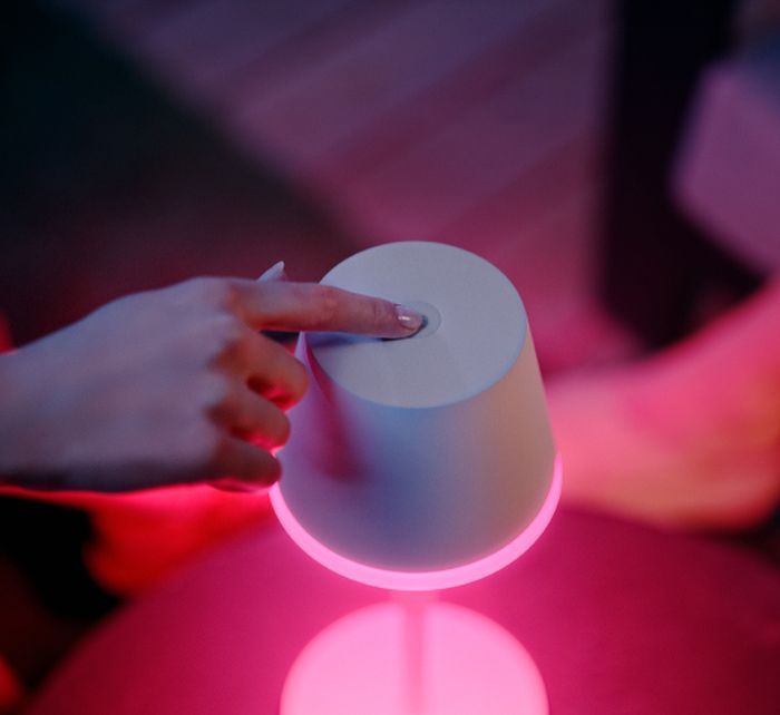 Philips Hue lampa Go czarna sterowanie