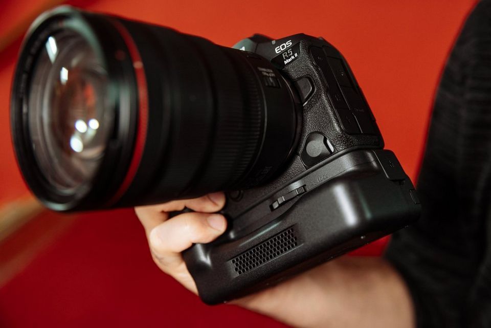 CANON camera CANON EOS R5 MARK II (1)