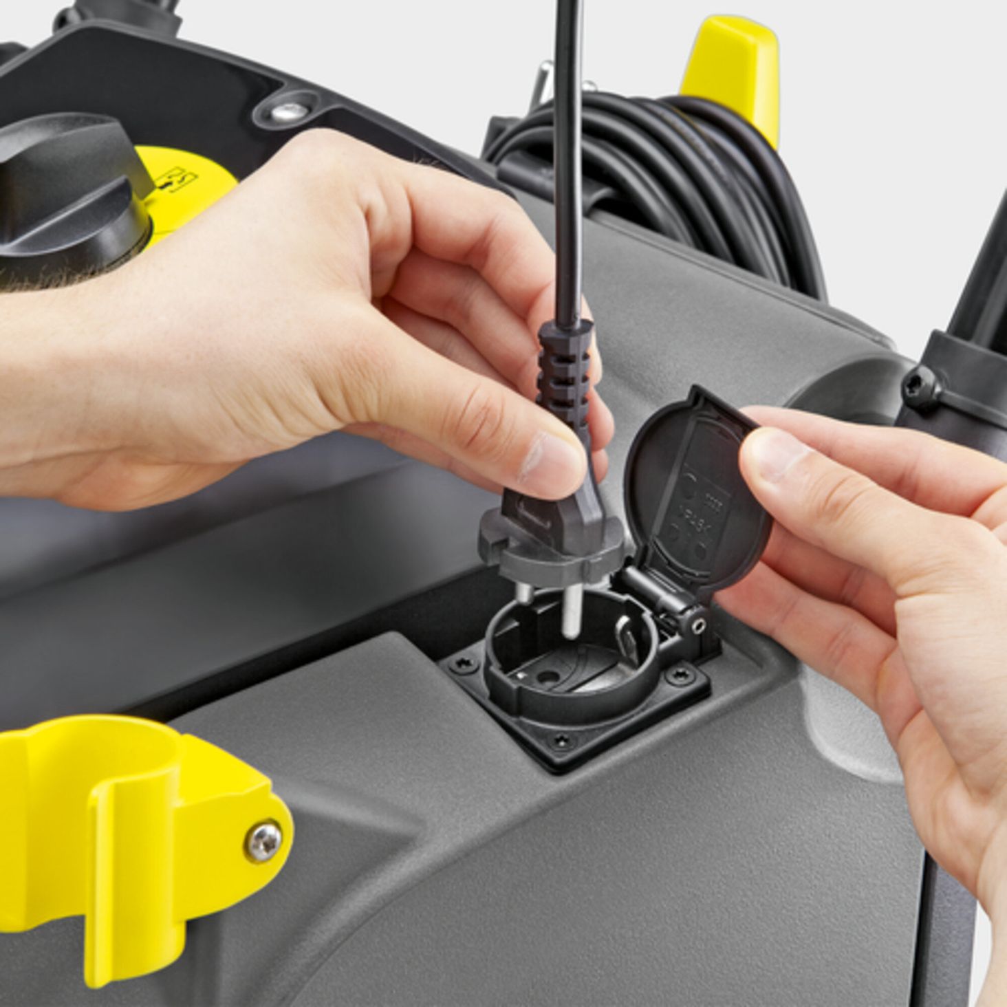 Karcher Puzzi 30/4 - 2