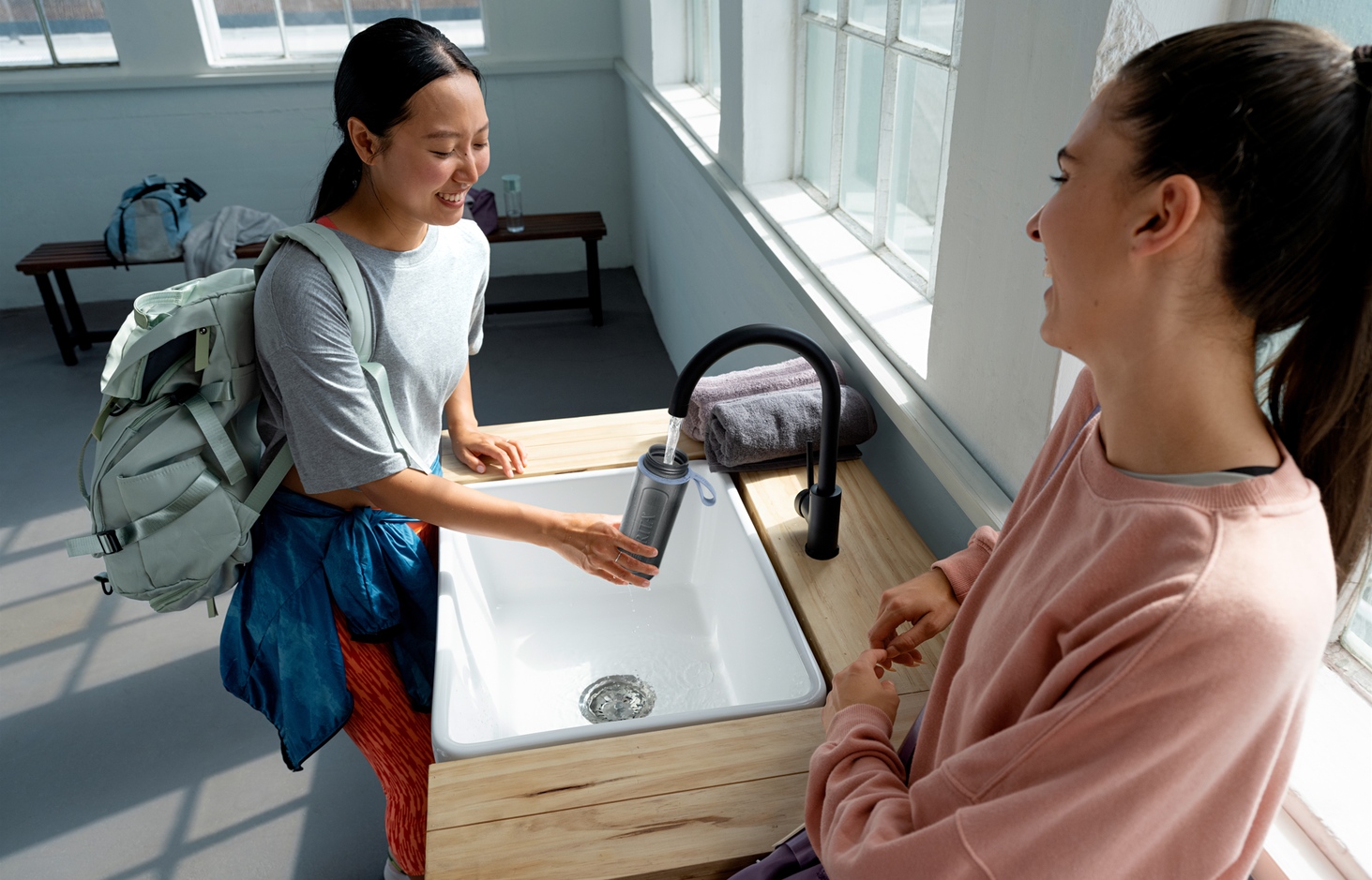 lifestyle napełnianie butelki activ brita