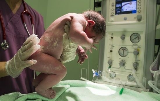 amniotomia wywołanie porodu