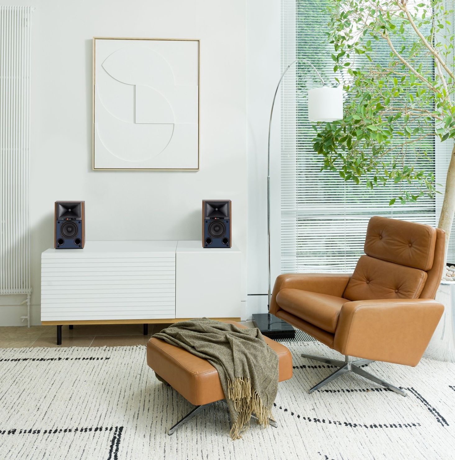 JBL 4305P - 1