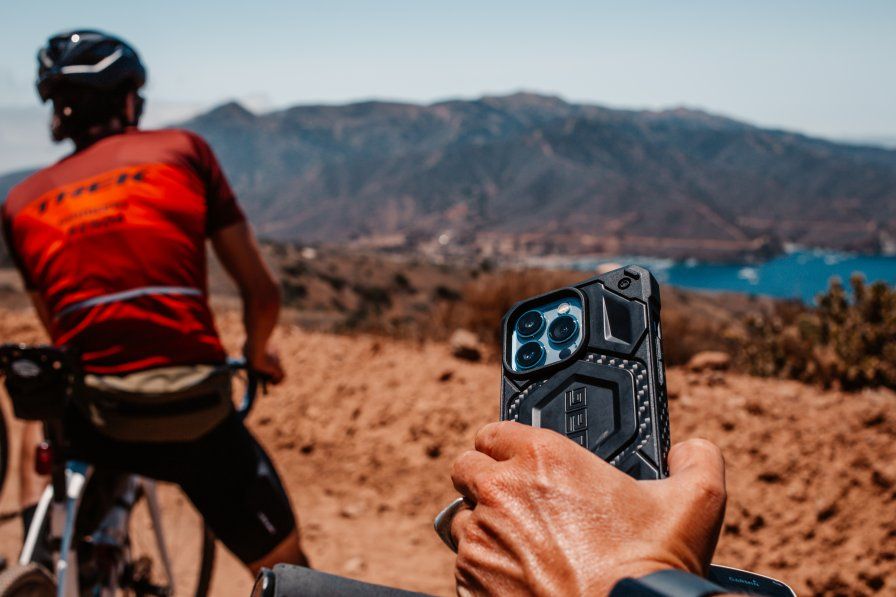 UAG Monarch Pro porty