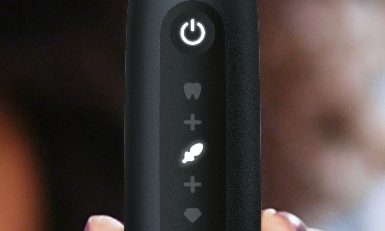 Oral-B iO Series 5 Blush Pink zdj lifestyle 2