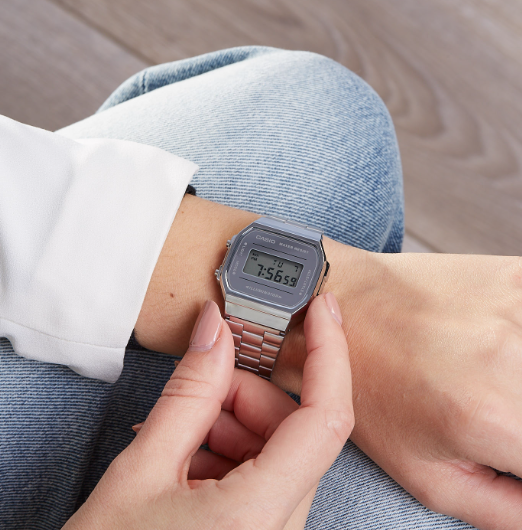 Casio Retro A168WEM-7EF na ręce