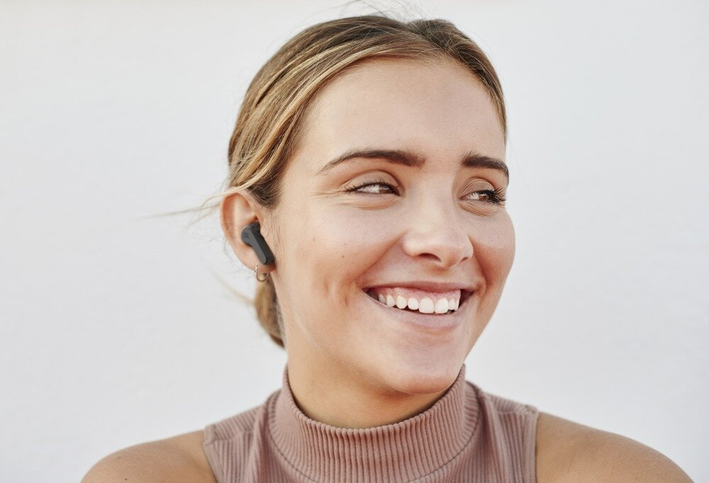 JBL Vibe Beam lifestyle 2