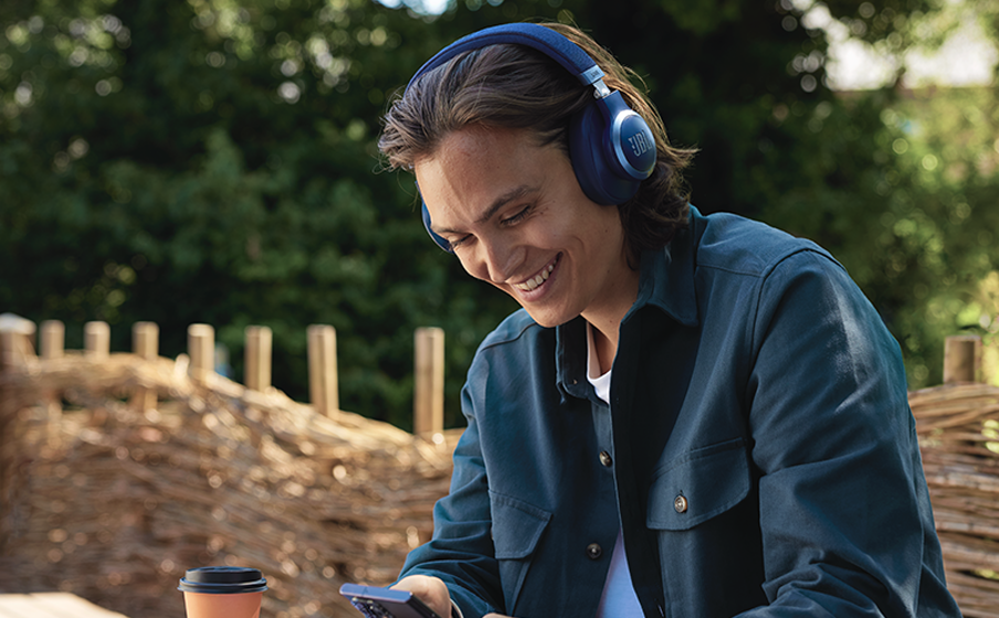 JBL Live 770NC lifestyle 2