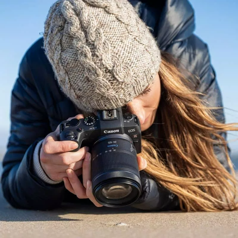 Canon RF 24-105mm F4-7.1 IS STM lifestyle 1