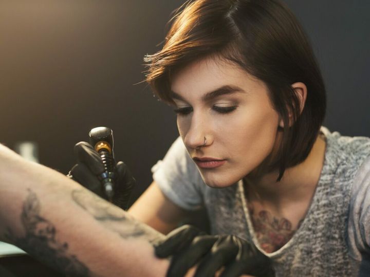 jak zabezpieczyć tatuaż do pracy