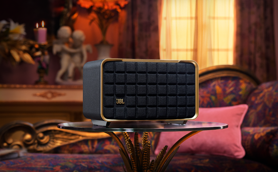 JBL Authentics 200 lifestyle 2