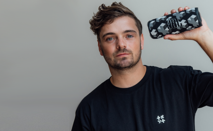 JBL Flip 6 Martin Garrix Edition lifestyle 2