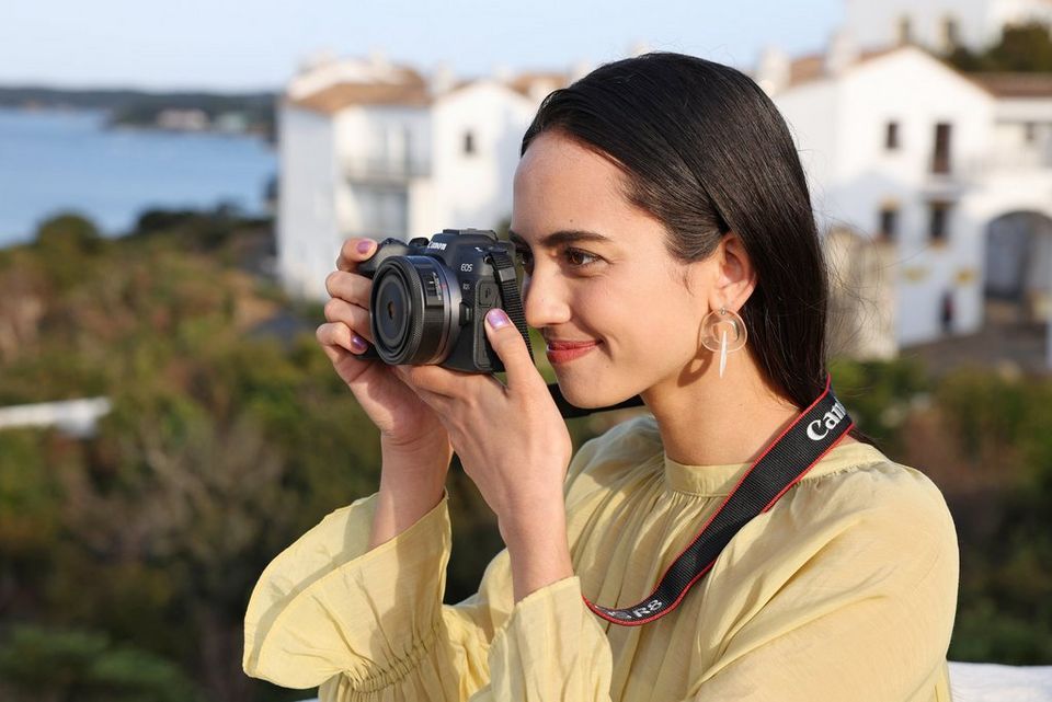 Canon RF 28 mm f/2.8 STM lifestyle 2