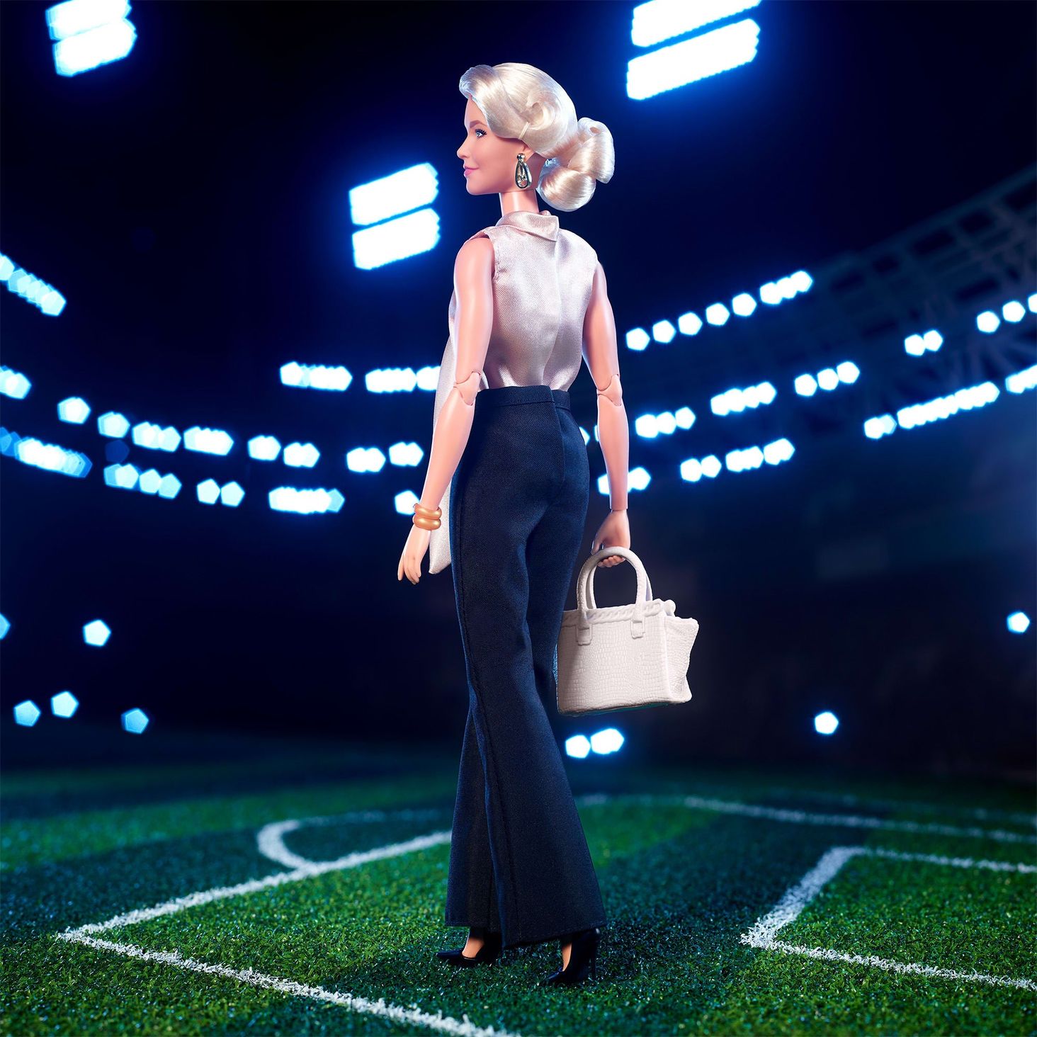 Barbie Barbie x Ted Lasso: Keeley Lalka 3