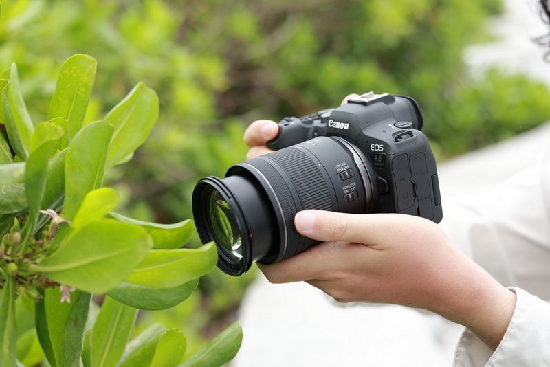 Canon RF 28-70mm F2.8 IS STM lifestyle 1