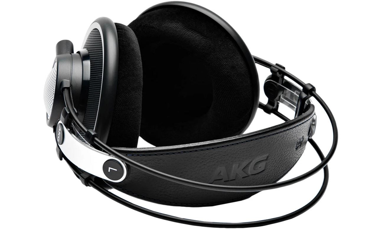 AKG K702