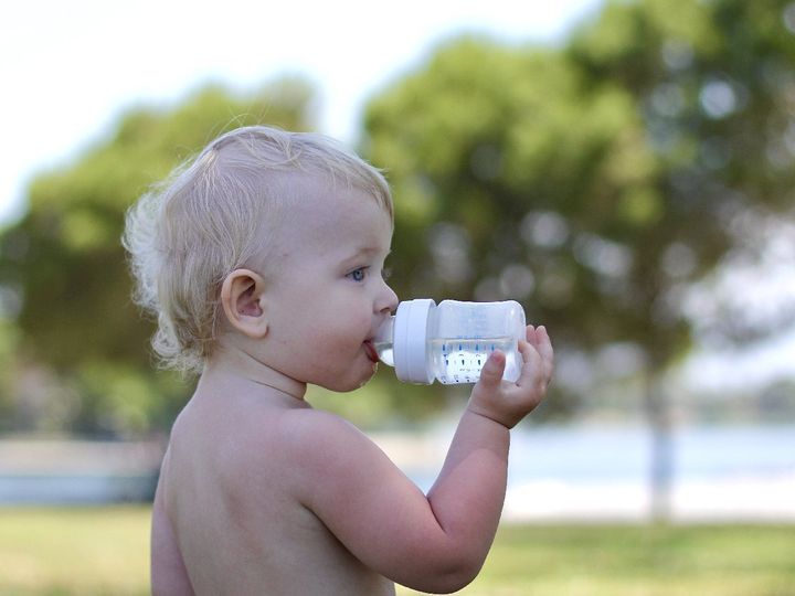 czy noworodek może pić wodę