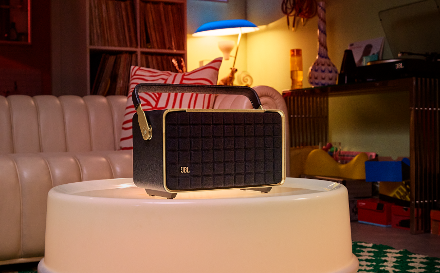 JBL Authentics 300 lifestyle 1