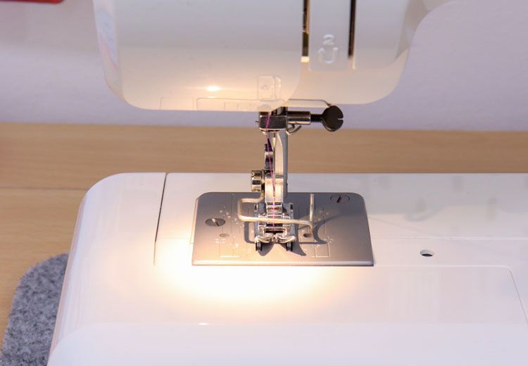 Janome Juno J15 - oświetlenie LED