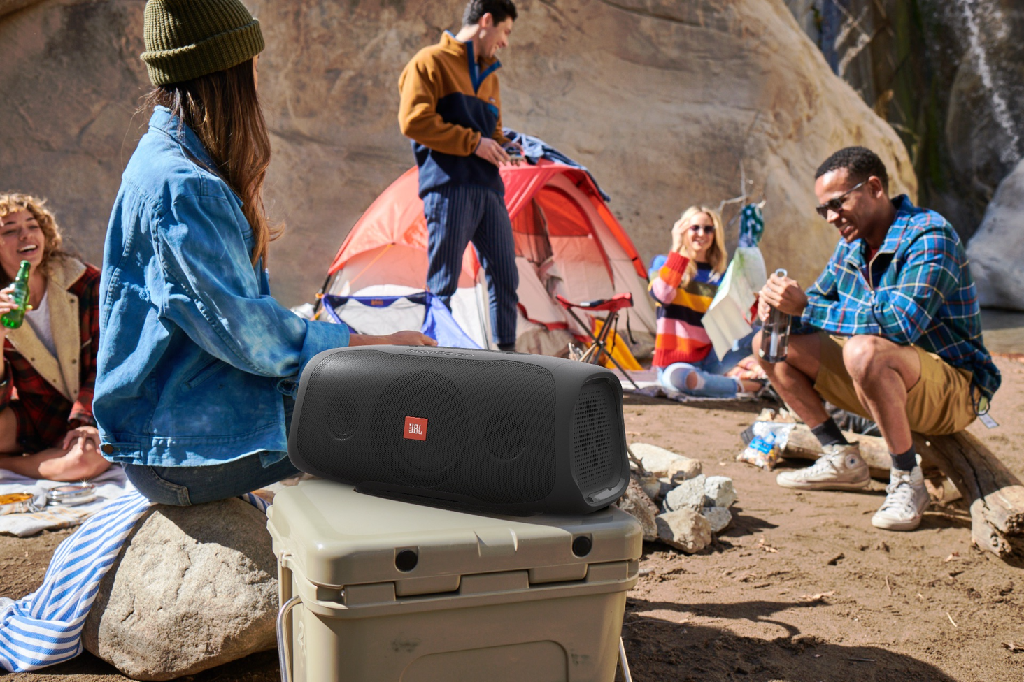 JBL BassPro Go lifestyle 1
