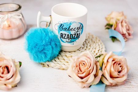 Cf Zestaw Na Dzień Kobiet Kubek Z Tekstem Babeczki Rządzą + Niebieski Pompon - zdjęcie 2
