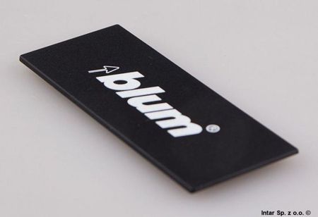 Blum Zaślepka Symetryczna Zaa.532C.Bl Tworzywo Tbx Z Logo Brunatnoczarny (270462) - zdjęcie 2