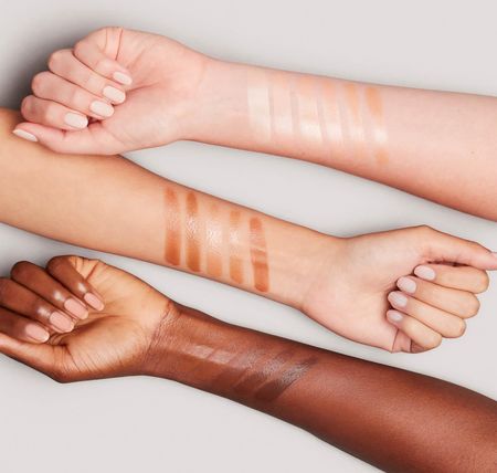 Mac Cosmetics Strobe Dewy Skin Tint Tonujący Krem Nawilżający Odcień Medium 2 30 ml - zdjęcie 3