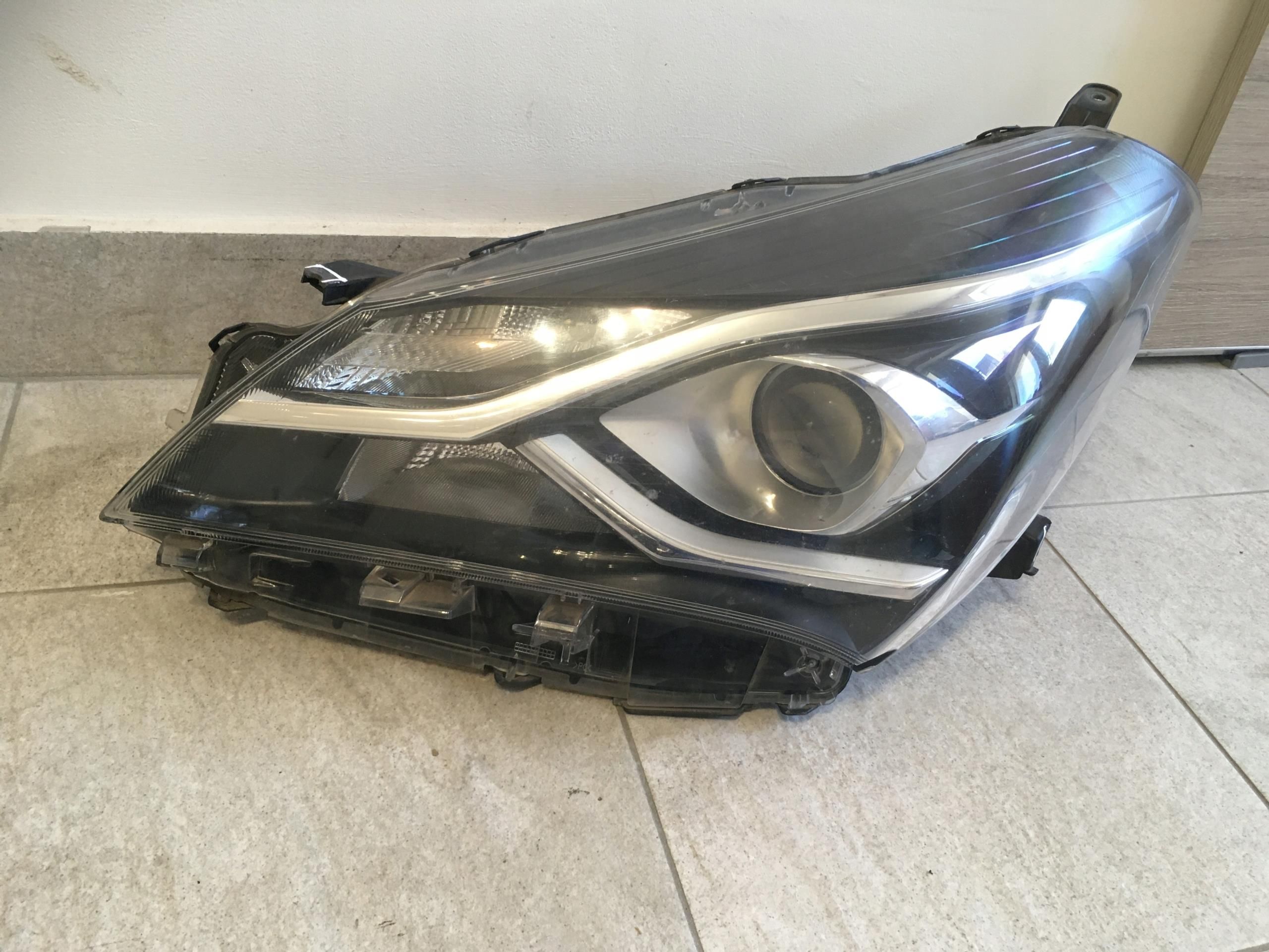 Lampa Przednia Toyota Oe Lampa Yaris Iii Lewa Prz D Lift